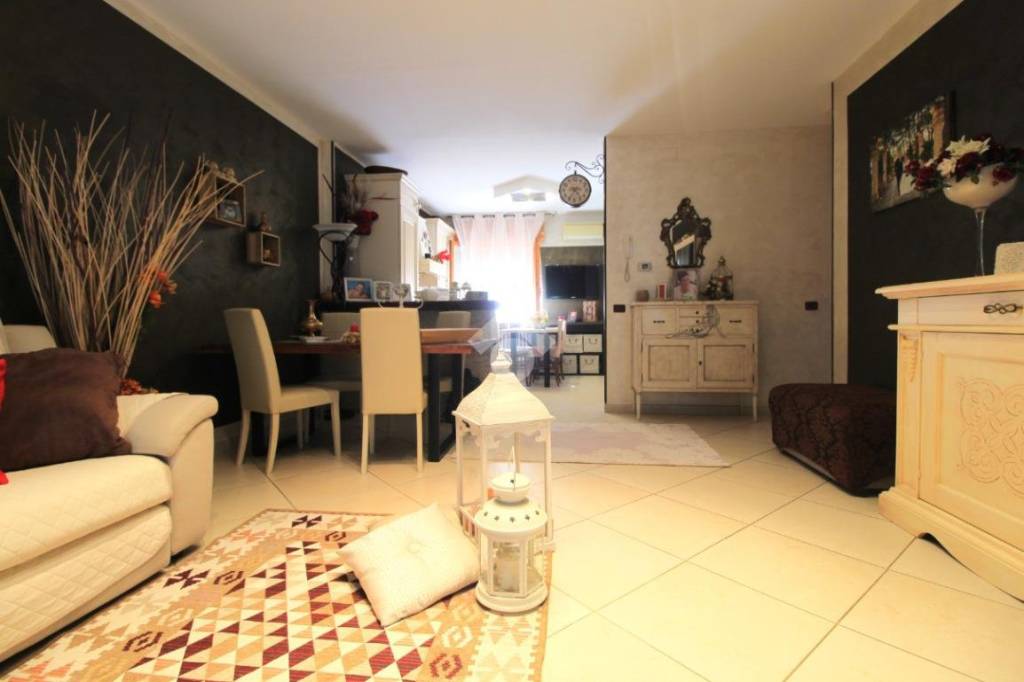 casa indipendente in vendita a Cadelbosco di Sopra