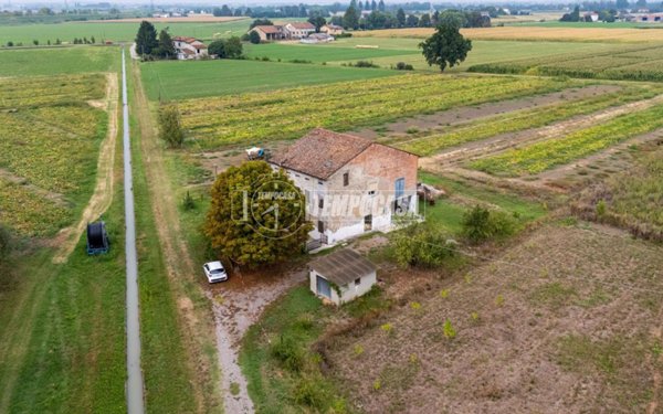 casa indipendente in vendita a Cadelbosco di Sopra