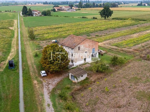 casa indipendente in vendita a Cadelbosco di Sopra
