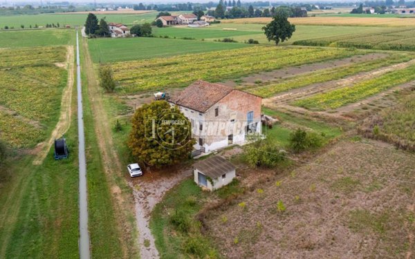 casa indipendente in vendita a Cadelbosco di Sopra