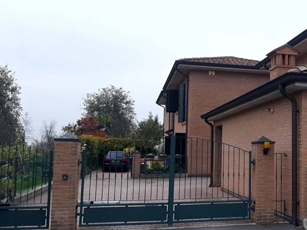 casa indipendente in vendita a Cadelbosco di Sopra