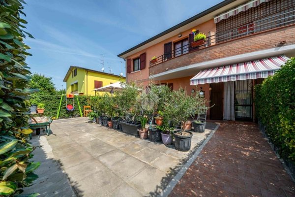 casa indipendente in vendita a Cadelbosco di Sopra in zona Cadelbosco di Sotto