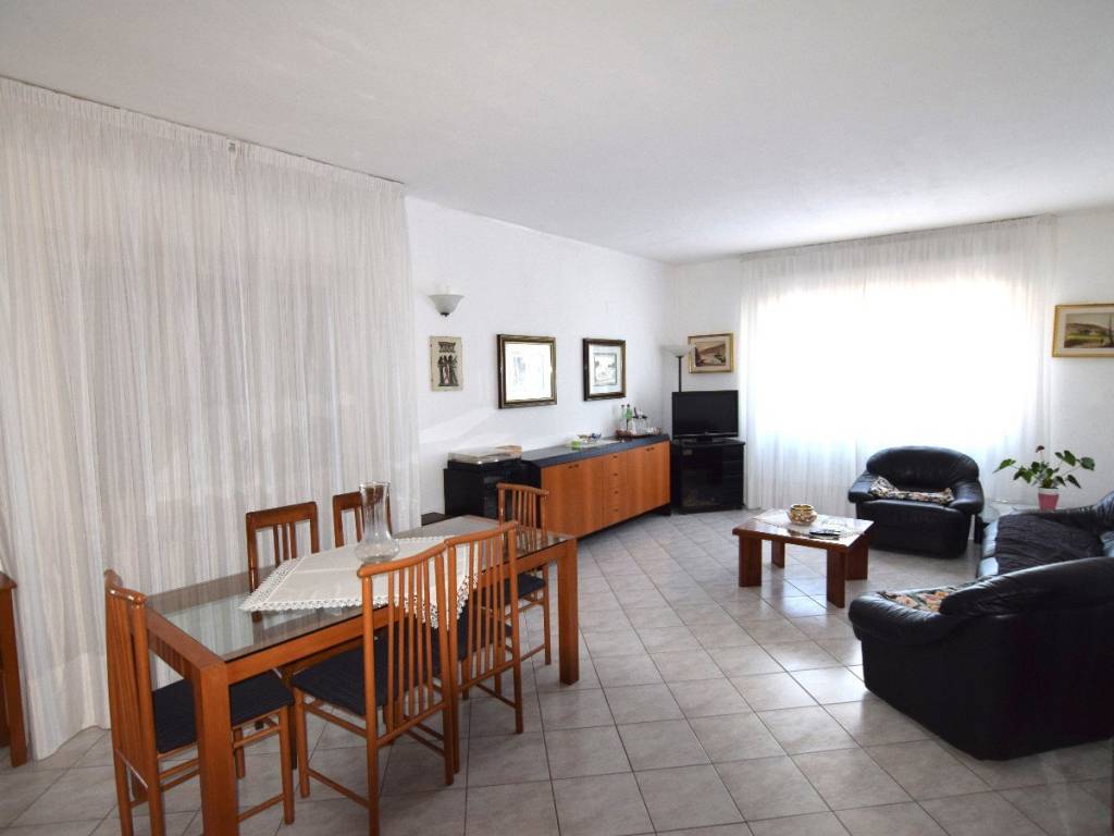 casa indipendente in vendita a Cadelbosco di Sopra