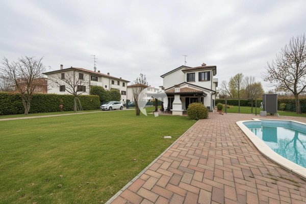 casa indipendente in vendita a Cadelbosco di Sopra