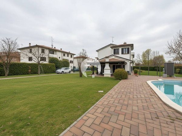 casa indipendente in vendita a Cadelbosco di Sopra