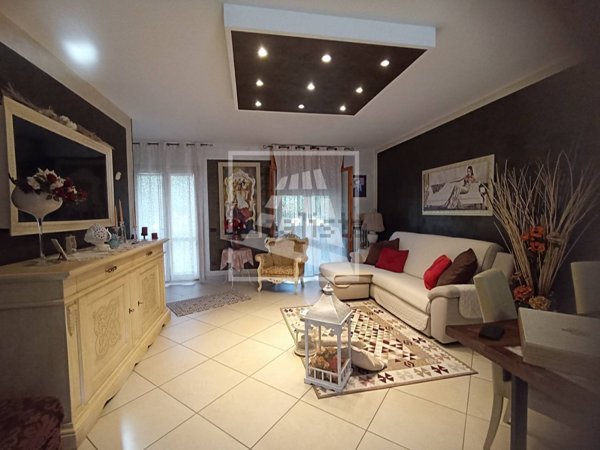 casa indipendente in vendita a Cadelbosco di Sopra