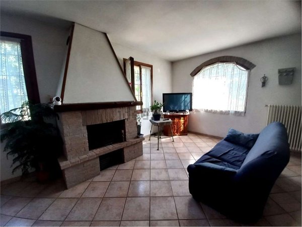 casa indipendente in vendita a Cadelbosco di Sopra