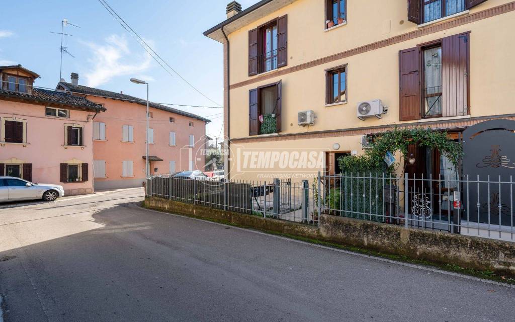 appartamento in vendita a Cadelbosco di Sopra in zona Zurco