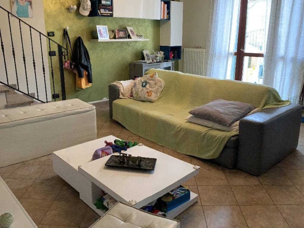 casa indipendente in vendita a Cadelbosco di Sopra