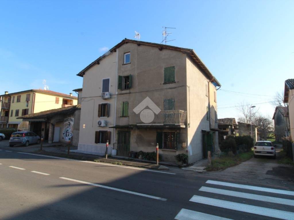 casa indipendente in vendita a Cadelbosco di Sopra in zona Zurco