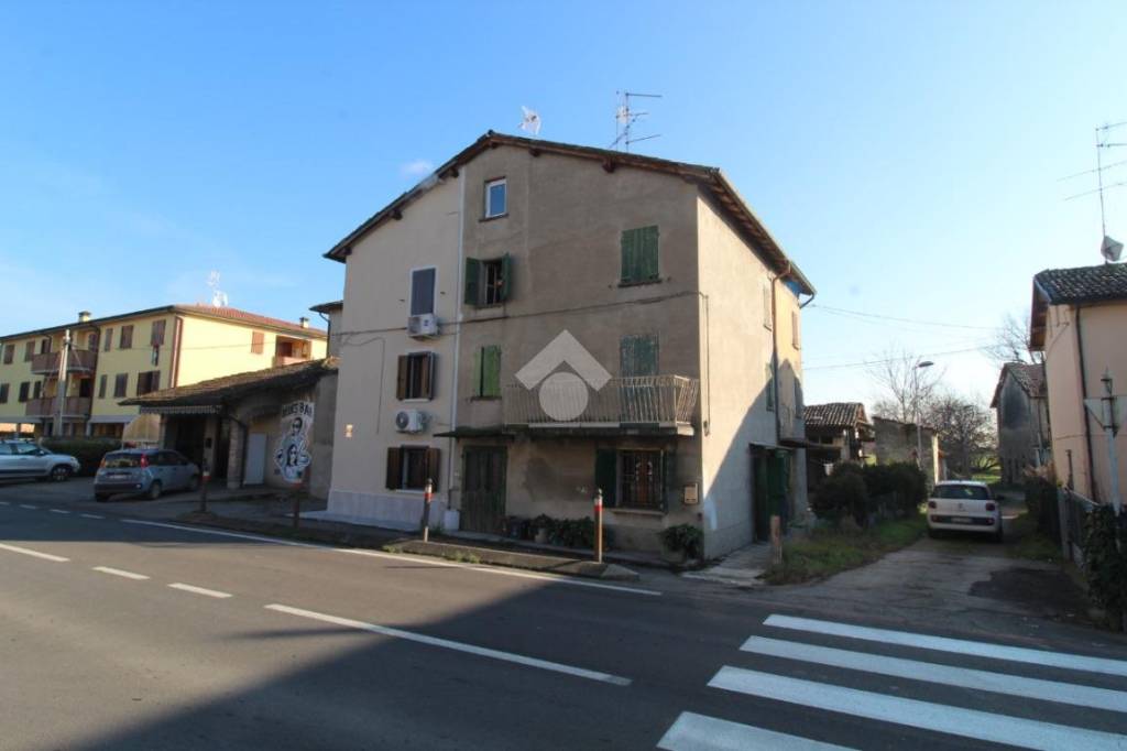 casa indipendente in vendita a Cadelbosco di Sopra in zona Zurco