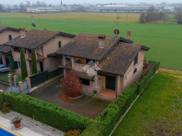 casa indipendente in vendita a Cadelbosco di Sopra