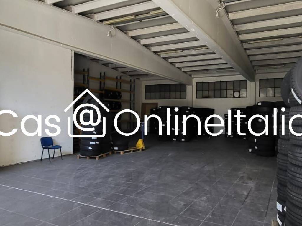 locale commerciale in vendita a Cadelbosco di Sopra