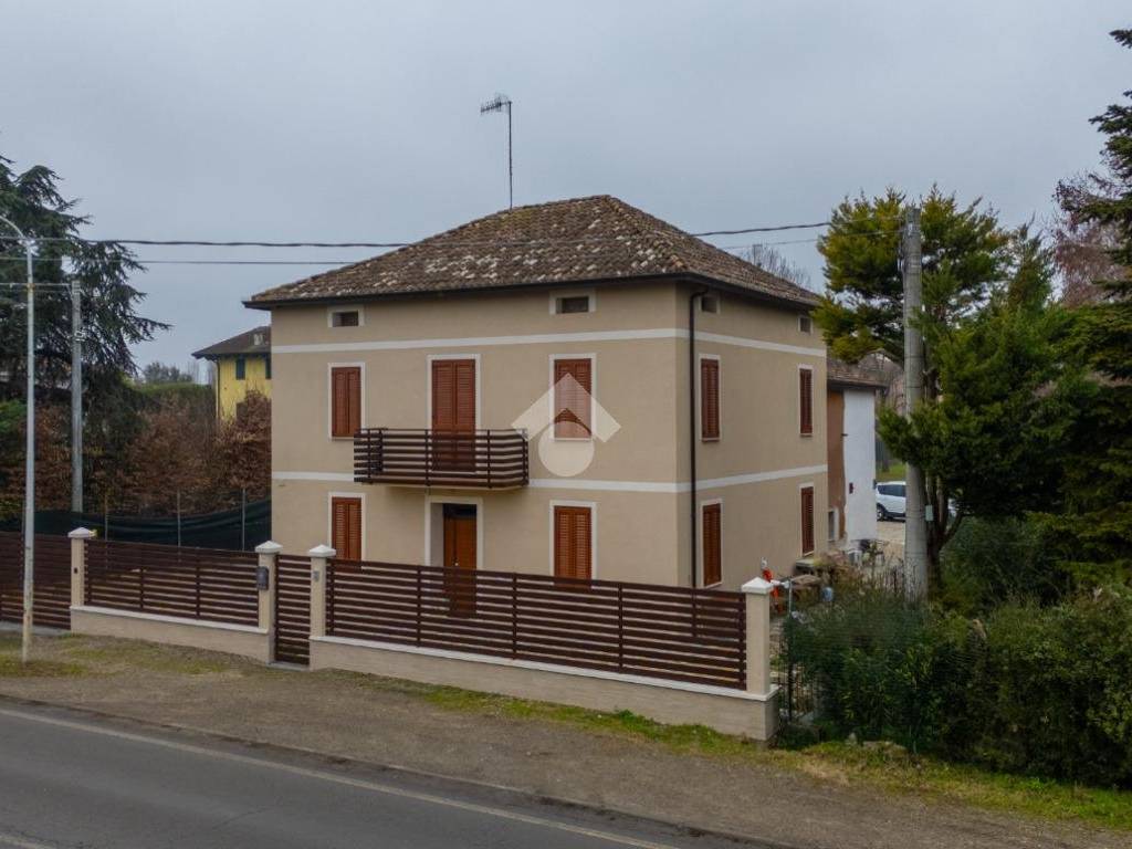 casa indipendente in vendita a Cadelbosco di Sopra in zona Cadelbosco di Sotto