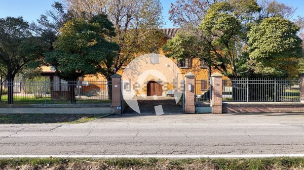 casale in vendita a Cadelbosco di Sopra