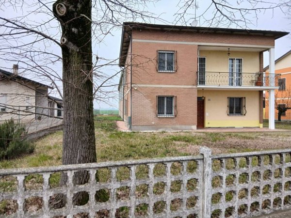 casa indipendente in vendita a Cadelbosco di Sopra