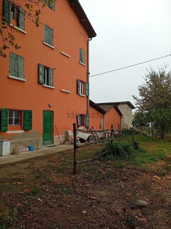 casale in vendita a Cadelbosco di Sopra in zona Cadelbosco di Sotto