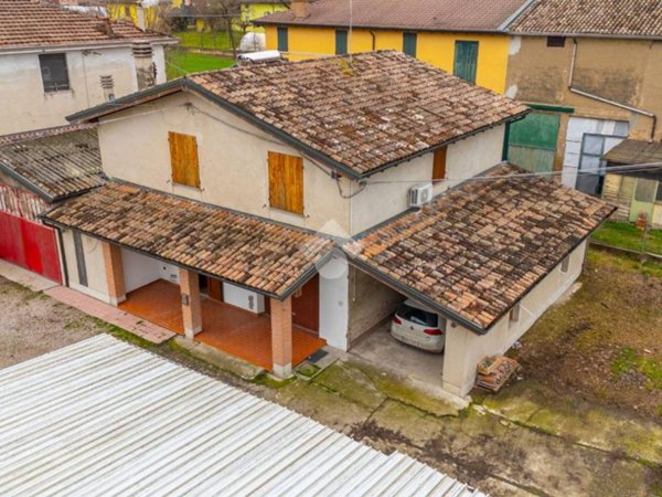 casa indipendente in vendita a Cadelbosco di Sopra
