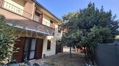 casa indipendente in vendita a Cadelbosco di Sopra