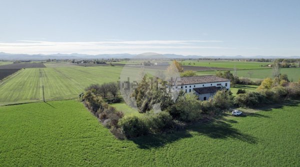 casale in vendita a Cadelbosco di Sopra