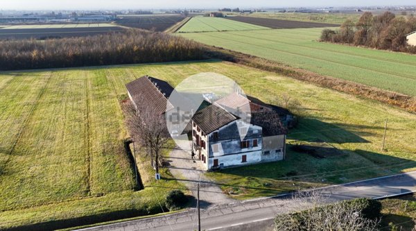 casa indipendente in vendita a Cadelbosco di Sopra