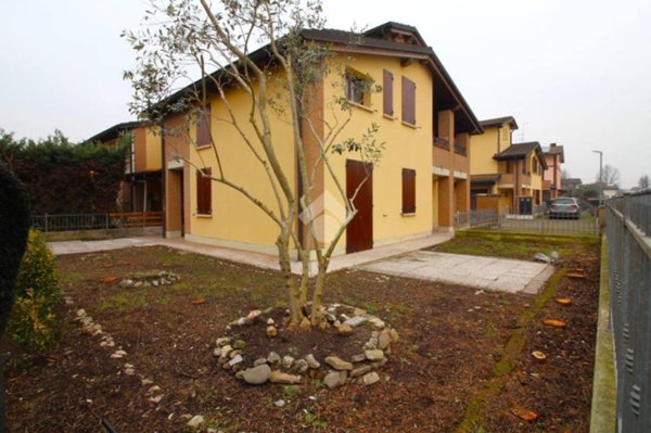 casa indipendente in vendita a Cadelbosco di Sopra