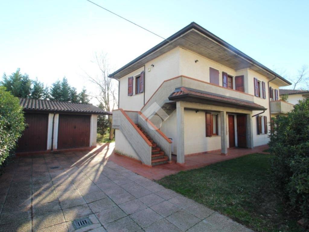 casa indipendente in vendita a Cadelbosco di Sopra