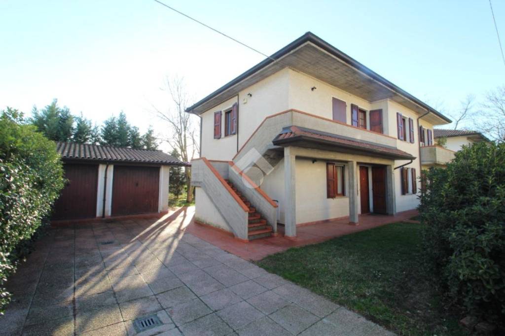 casa indipendente in vendita a Cadelbosco di Sopra