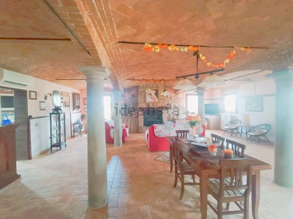 casale in vendita a Cadelbosco di Sopra