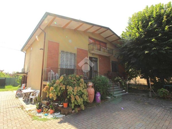 casa indipendente in vendita a Cadelbosco di Sopra in zona Cadelbosco di Sotto