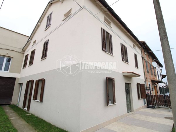 casa indipendente in vendita a Cadelbosco di Sopra