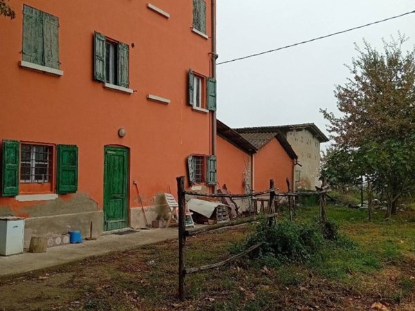 casa indipendente in vendita a Cadelbosco di Sopra in zona Cadelbosco di Sotto