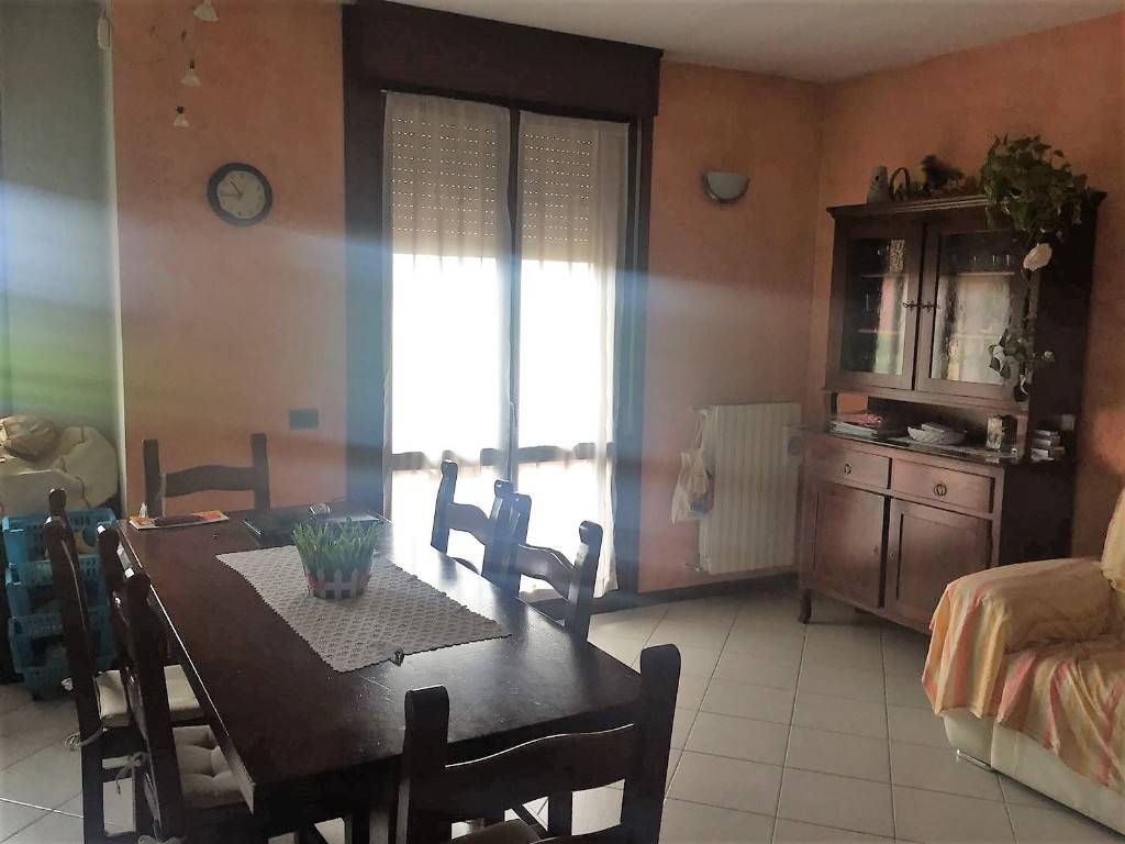 appartamento in vendita a Cadelbosco di Sopra in zona Cadelbosco di Sotto