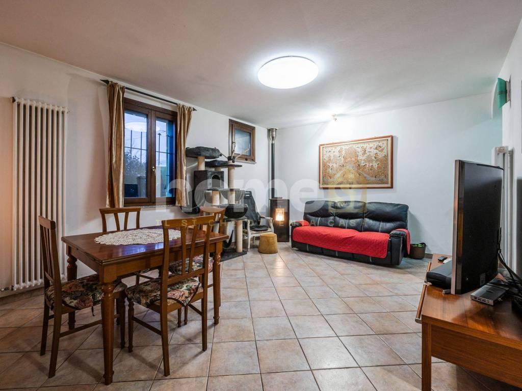 casa indipendente in vendita a Cadelbosco di Sopra
