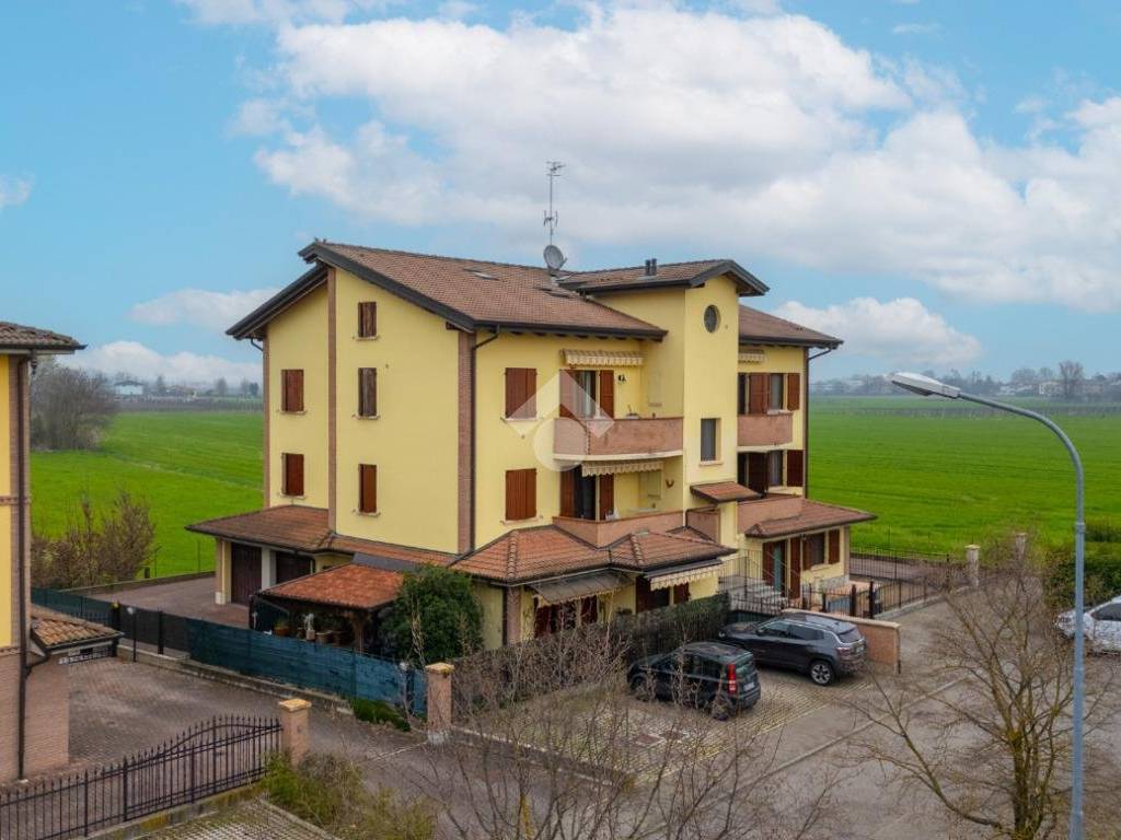 casa indipendente in vendita a Cadelbosco di Sopra