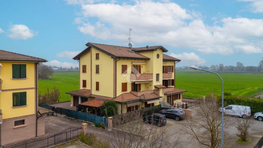 casa indipendente in vendita a Cadelbosco di Sopra