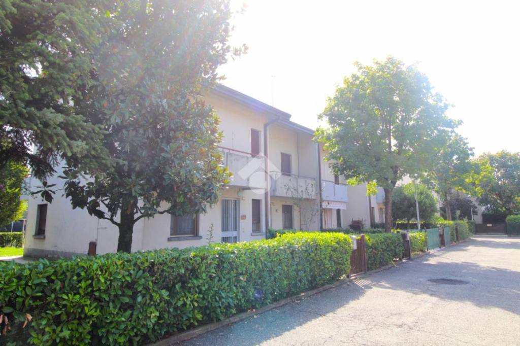 casa indipendente in vendita a Cadelbosco di Sopra