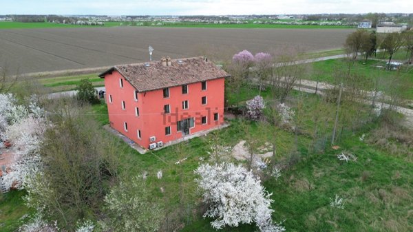 casa indipendente in vendita a Cadelbosco di Sopra in zona Cadelbosco di Sotto