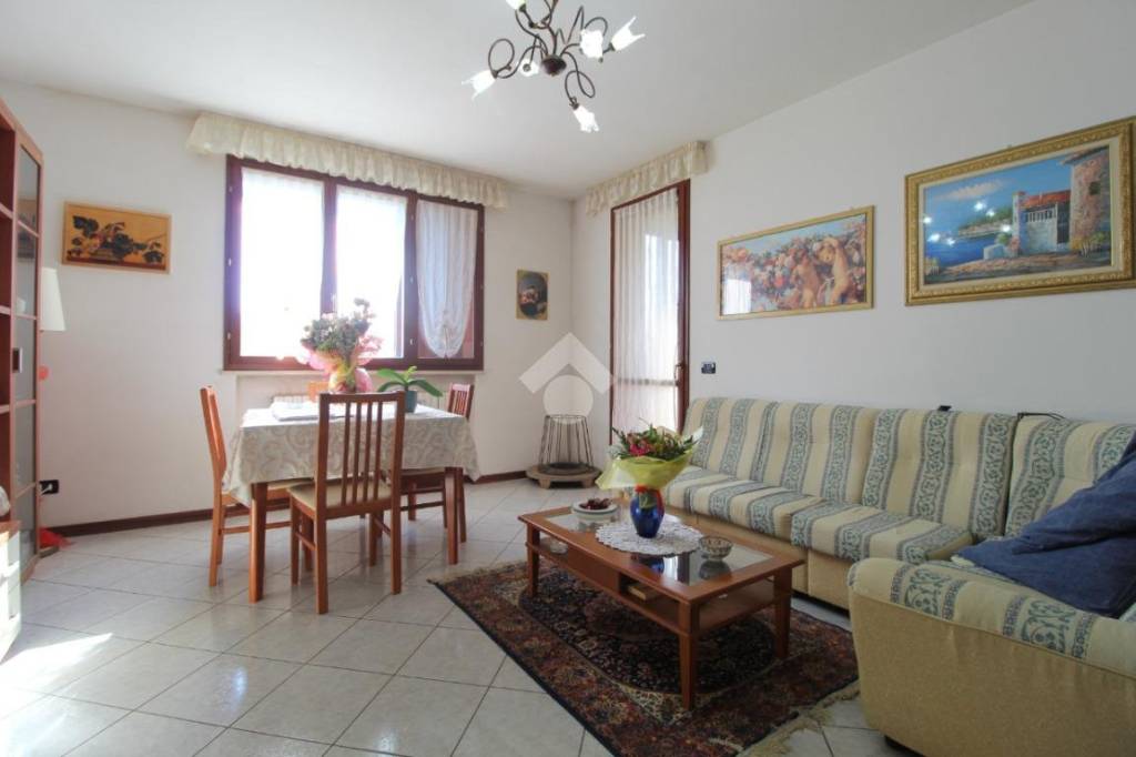 appartamento in vendita a Cadelbosco di Sopra in zona Cadelbosco di Sotto