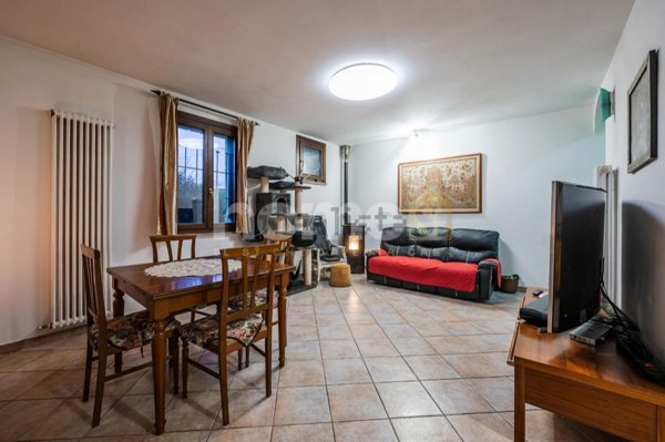 casa semindipendente in vendita a Cadelbosco di Sopra