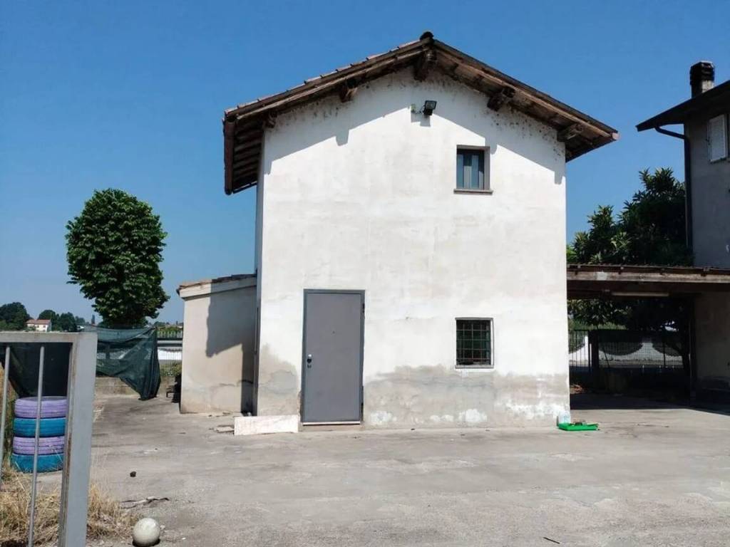casa indipendente in vendita a Cadelbosco di Sopra