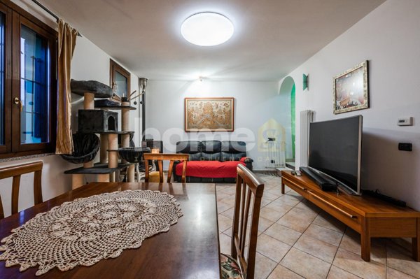 casa indipendente in vendita a Cadelbosco di Sopra