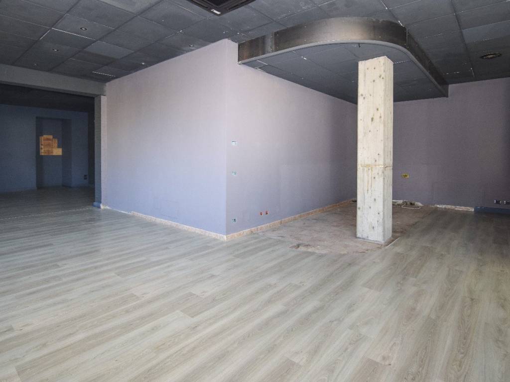 negozio in vendita a Cadelbosco di Sopra