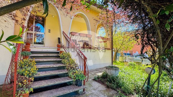 casa indipendente in vendita a Cadelbosco di Sopra in zona Cadelbosco di Sotto