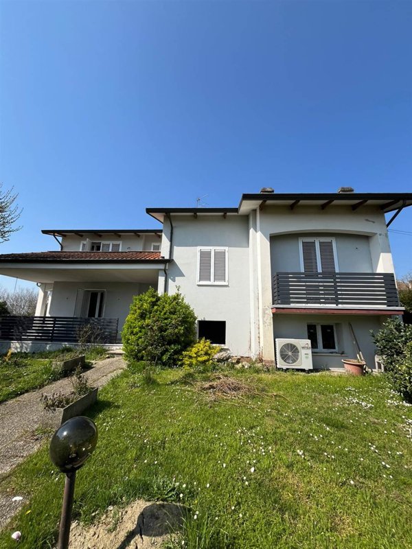 casa indipendente in vendita a Cadelbosco di Sopra