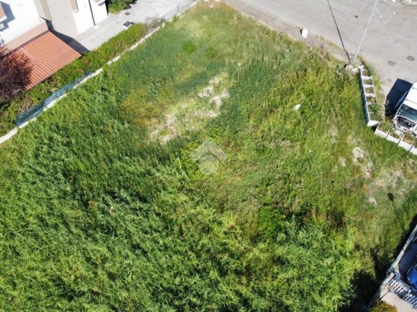 terreno edificabile in vendita a Cadelbosco di Sopra in zona Cadelbosco di Sotto