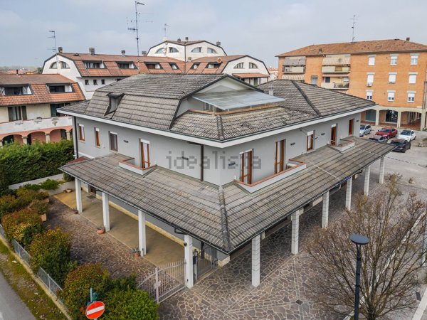 casa indipendente in vendita a Cadelbosco di Sopra in zona Cadelbosco di Sotto