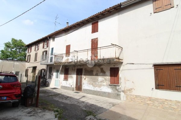 appartamento in vendita a Cadelbosco di Sopra in zona Zurco