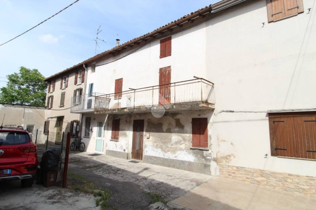 casa indipendente in vendita a Cadelbosco di Sopra in zona Zurco