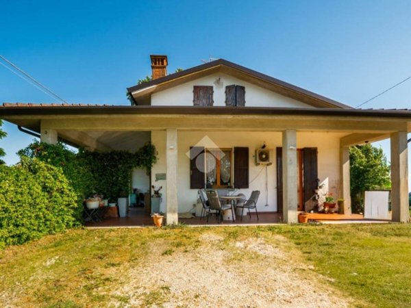 casa indipendente in vendita a Cadelbosco di Sopra